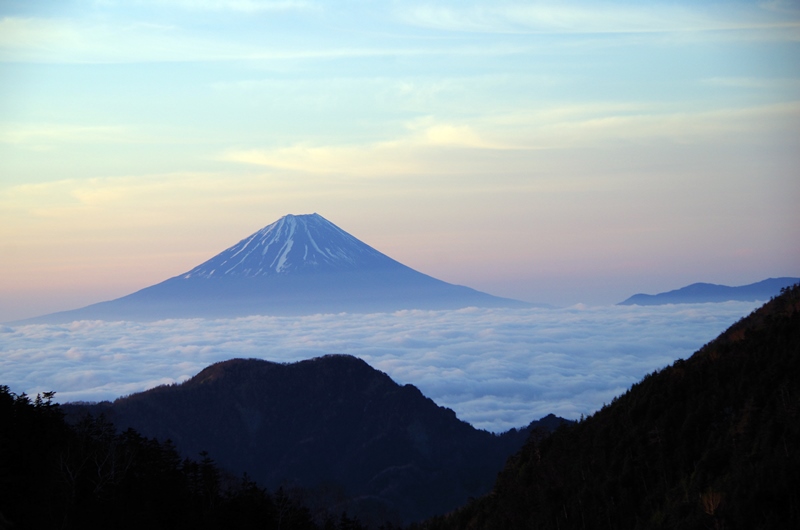 ５月　雲海に浮かぶ富士山