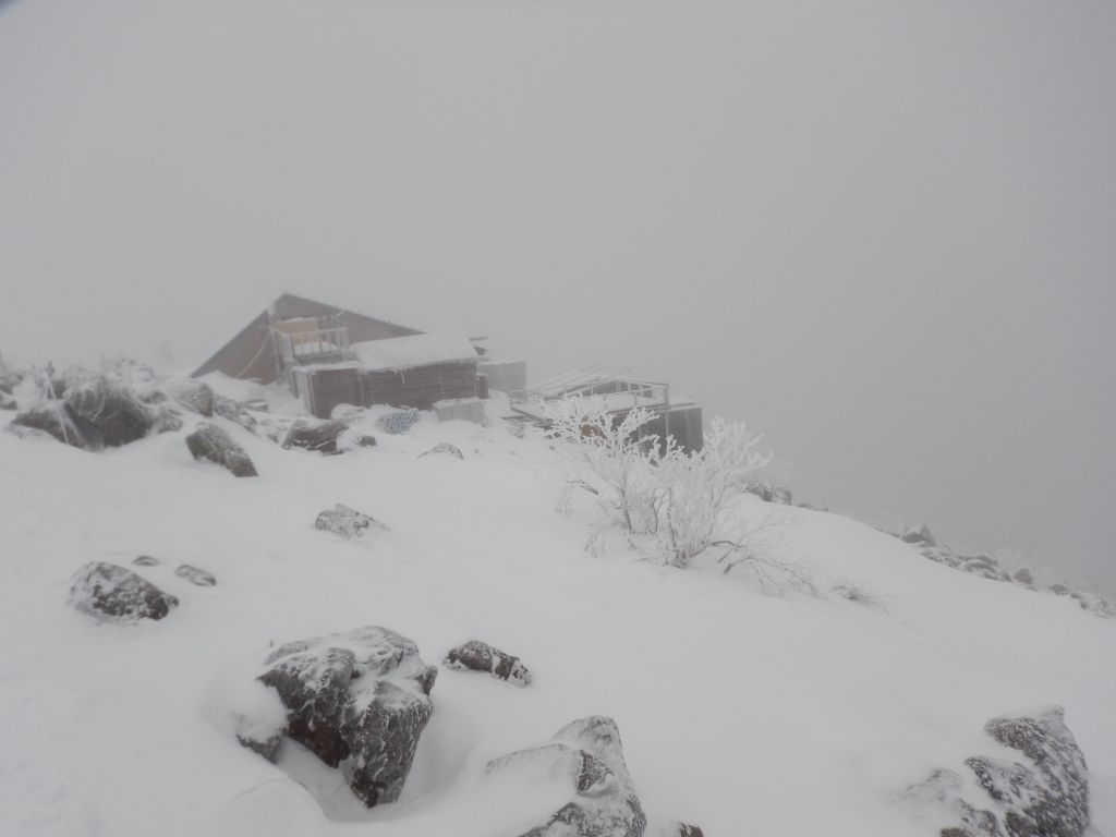 １月　霧氷に包まれた蓼科山荘